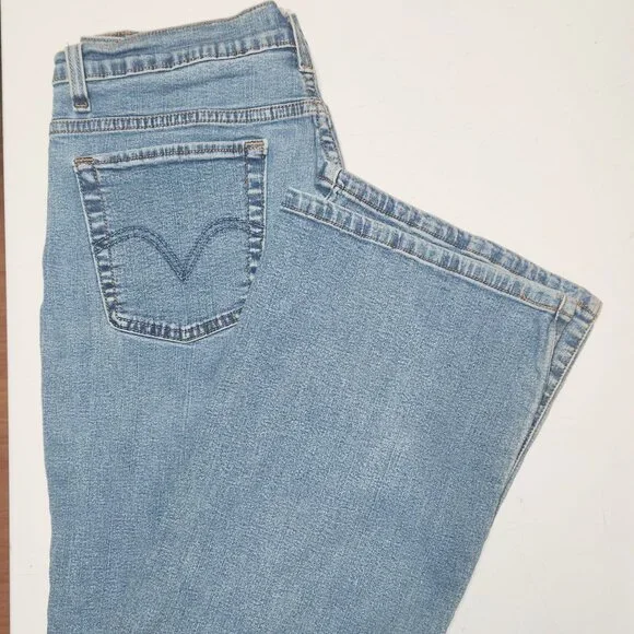 Levi Strauss Ladie's 512 Jeans in size 14M.  30" Waist - Picture 2 of 13